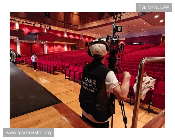 斗球体育直播官方版为体育迷打造的专业直播平台，提供丰富赛事资源、高清画质和实时弹幕互动体验